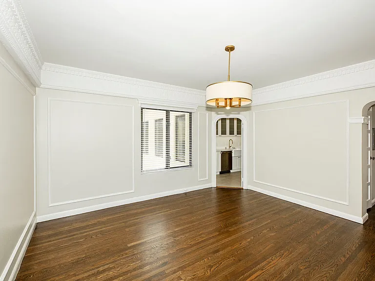 2275 Broadway — Photo 19