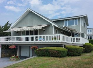 36 Shore Dr, Middletown, RI 02842