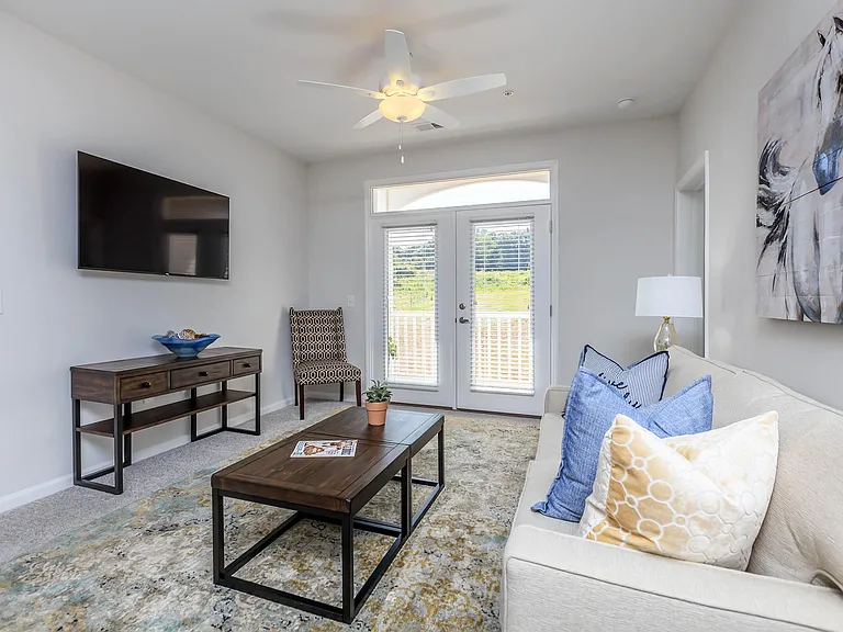 Riverstone Apartments at Long Shoals — Photo 3
