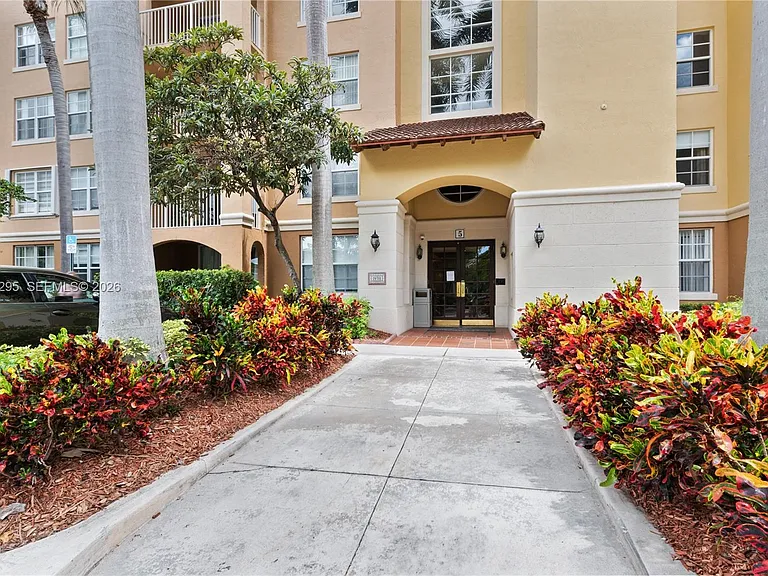 19701 E Country Club Dr #5105 — Photo 17