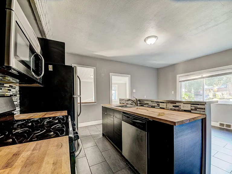 311 Boggs Ave — Photo 5