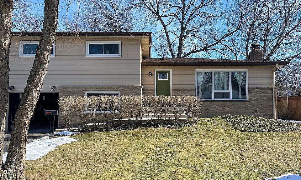 1st image of 905 Castlewood Ln