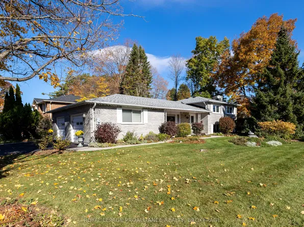 1448 Tamarac St, Kingston, ON K7M 7L5