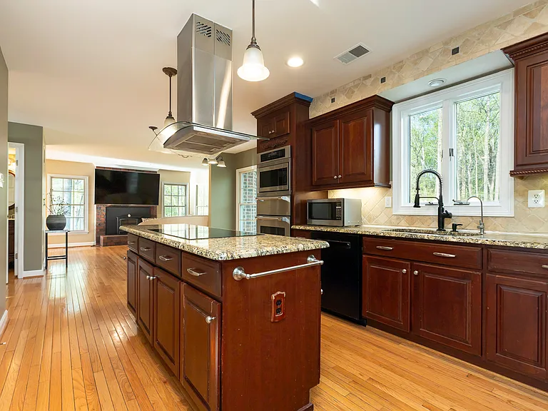 13576 Highland Rd — Photo 41
