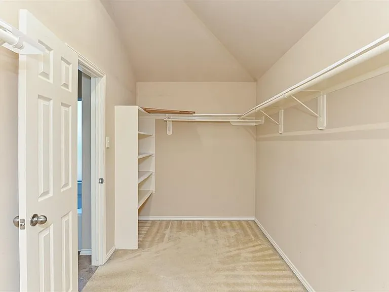 2106 Castle Gardens Ln — Photo 26