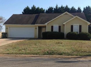 1521 Sweetwater Dr, Warner Robins, GA