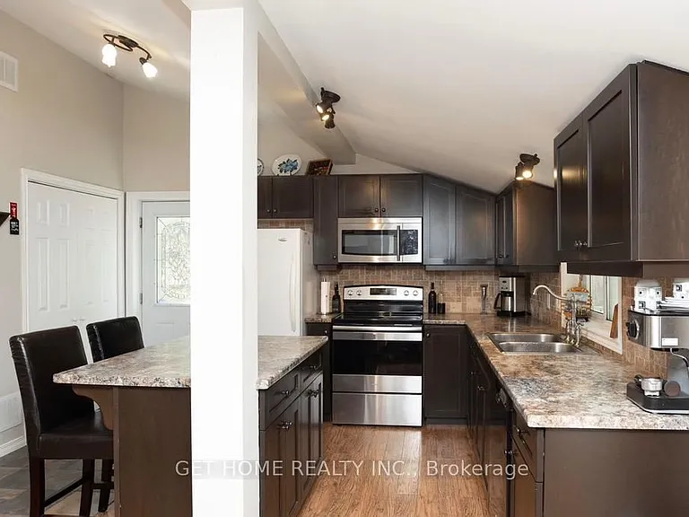 24 Hargrave Rd — Photo 3