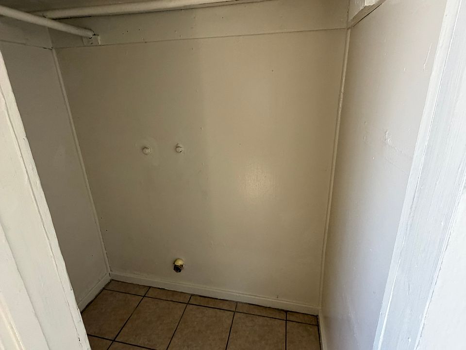 1st image of 720 E Jefferson St #6