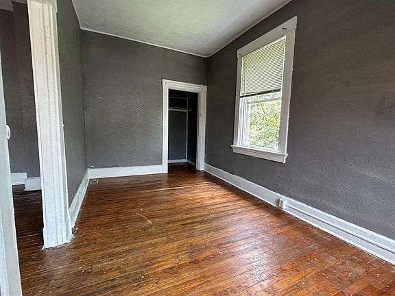 2nd image of 1873 Knox St