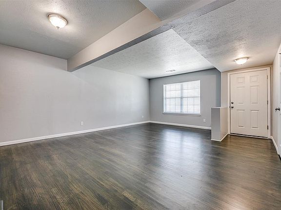 5th image of 215 Clary Dr