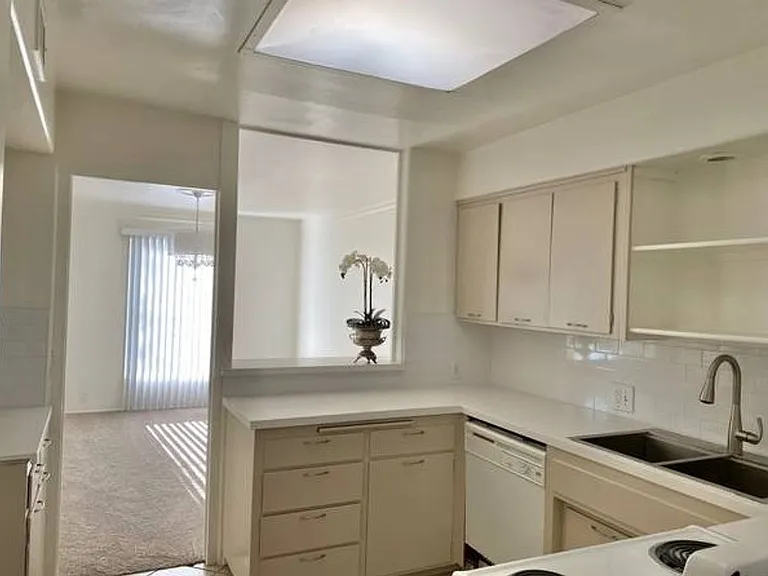 285 W California Blvd — Photo 5