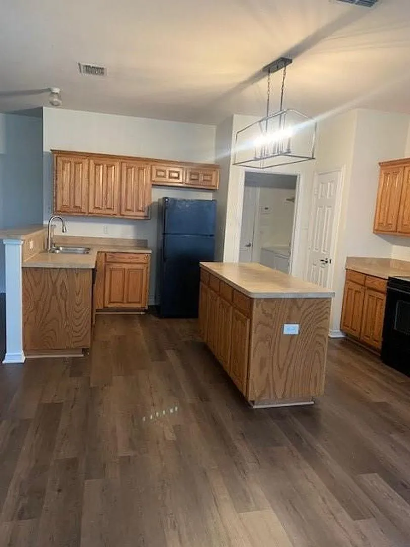 Coming Soon--Great 3 Bedroom 2 Bathroom Home In Prime Location — Photo 3