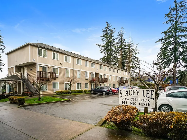 1377-01PP Stacey Lee Apartments — Photo 44