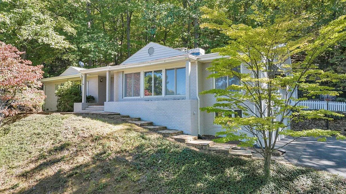 4 bed, 3.5 bath, 2866 sqft, $2,750 — Photo 1