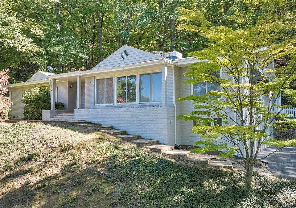 2644 Robin Hood Rd SE