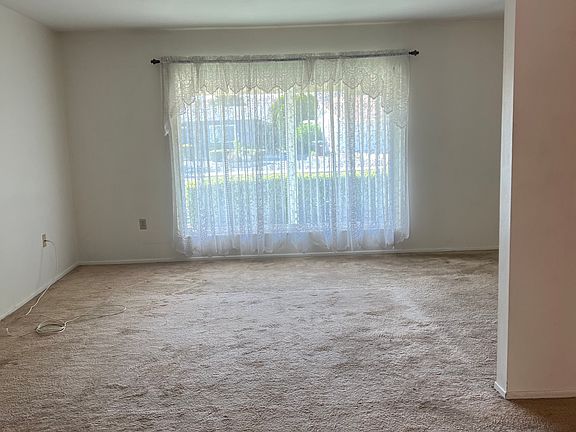 5th image of 26271 Ridgemoor Rd