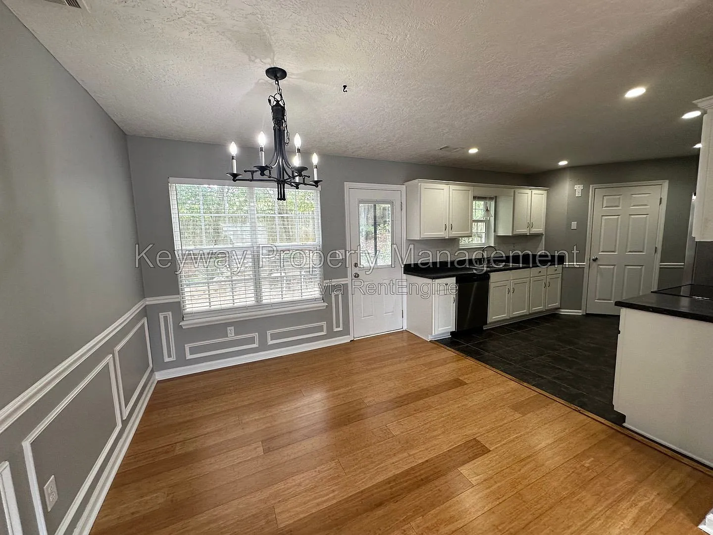 3 bed, 3.0 bath, 1408 sqft, $1,895 — Photo 3