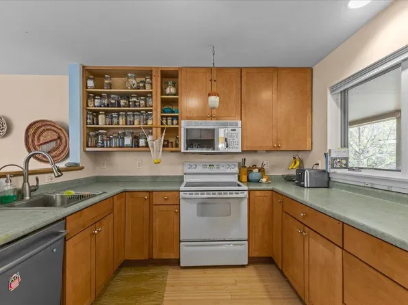 25 Common Way, Charlotte, VT 05445