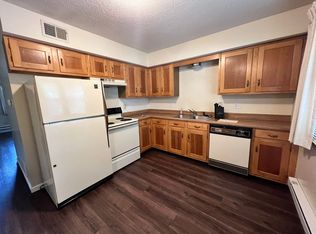 209 Martin Ct APT E, Catlin, IL 61817