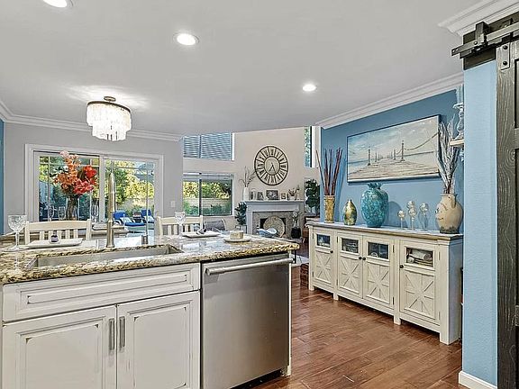 5th image of 25678 Alicante Dr