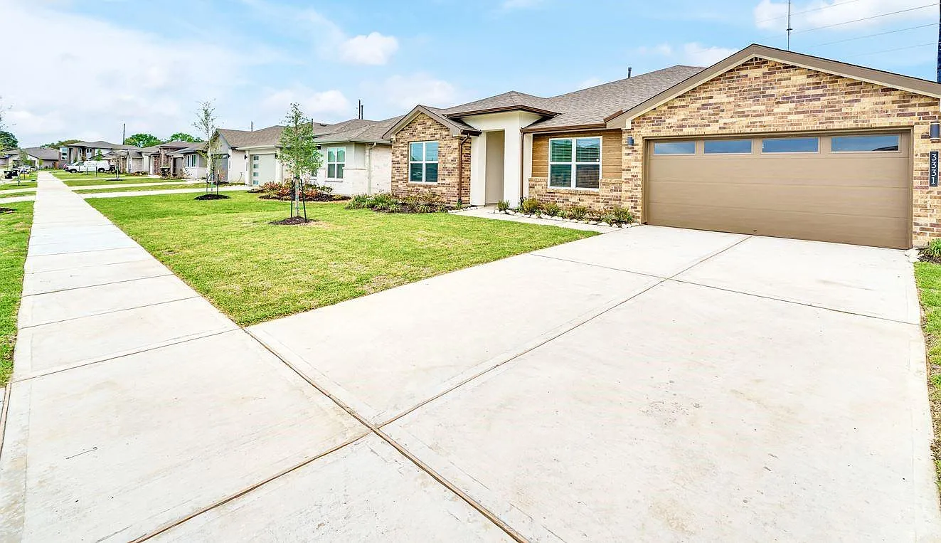 4 bed, 2.0 bath, 2146 sqft, $2,450 — Photo 2