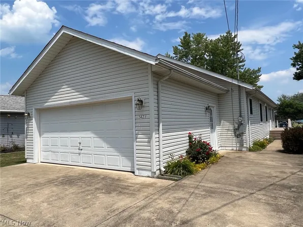 1425 N McCloy Ave, Port Clinton, OH 43452