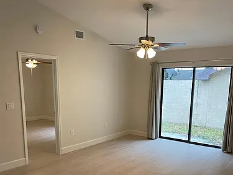 217 Scottsdale Loop — Photo 3
