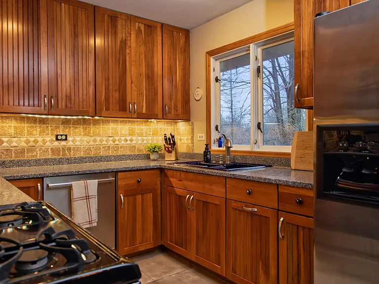 121 Mohawk Dr — Photo 8