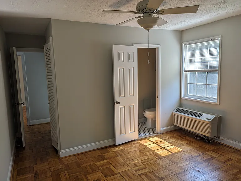 1716 W Abingdon Dr — Photo 7
