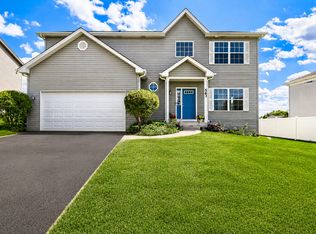 563 Camellia Ave, Aurora, IL 60505