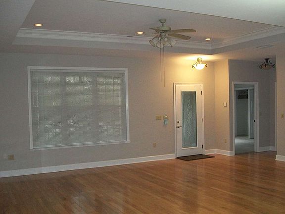 3rd image of 10422 Wildwood Dr