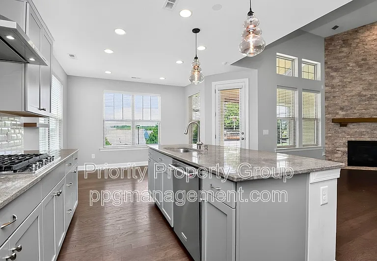 16436 Palisades Commons Dr — Photo 8