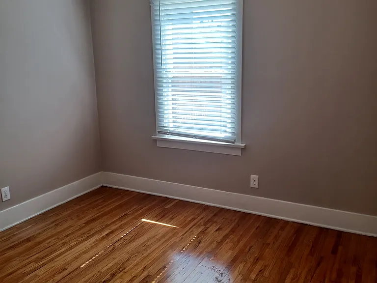 1727 N Alexandria Ave — Photo 16