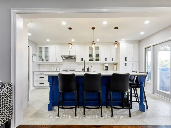8 Murkar Cres, Whitby, ON L1N 8Y4
