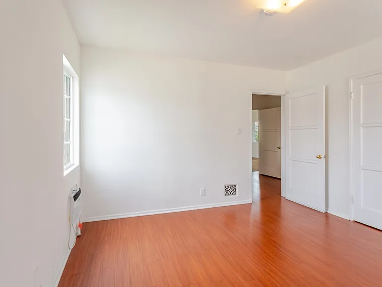 1708 S Crescent Heights Blvd — Photo 16