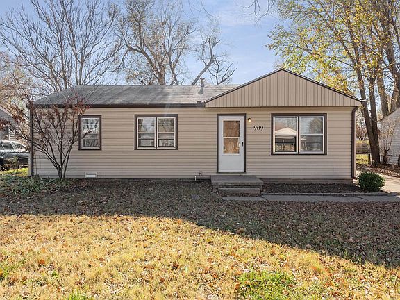 2nd image of 909 W Davis Dr