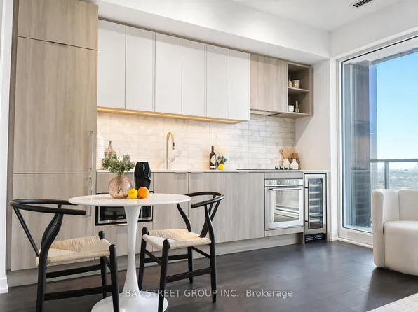 2020 Bathurst St #1910, Toronto, ON M5P 0A6