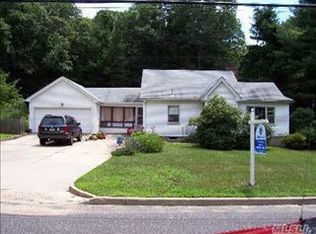 82 Oakside Rd, Smithtown, NY 11787