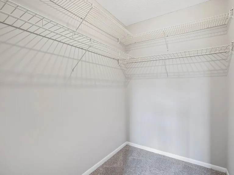 Interlachen Court — Photo 18