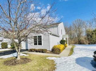 38 Foxwood Sq N #38, Old Tappan, NJ 07675