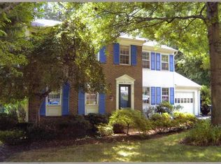 9107 Cascus Dr, Annandale, VA 22003