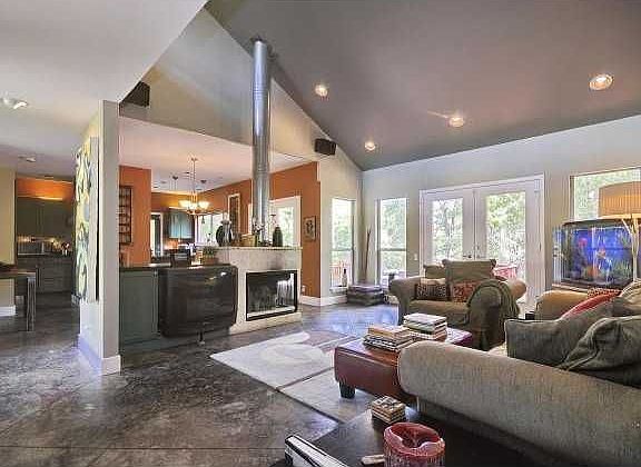 4th image of 2806 Saratoga Dr