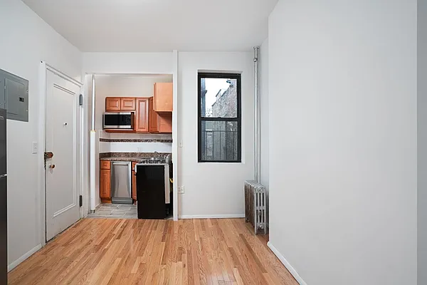 Rented by Waldstar Real Estate LLC | media 17