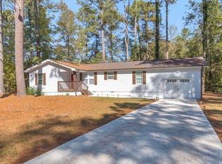 104 N Circle Dr, Ellenwood, GA 30294