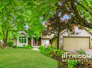 2271 Wallingford Ln, Woodbury, MN 55125