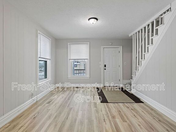 3rd image of 1400 Lafayette Ave NE Unit 1400