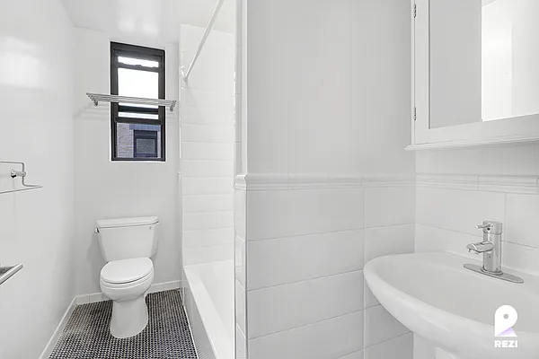 Rented by REZI | media 62