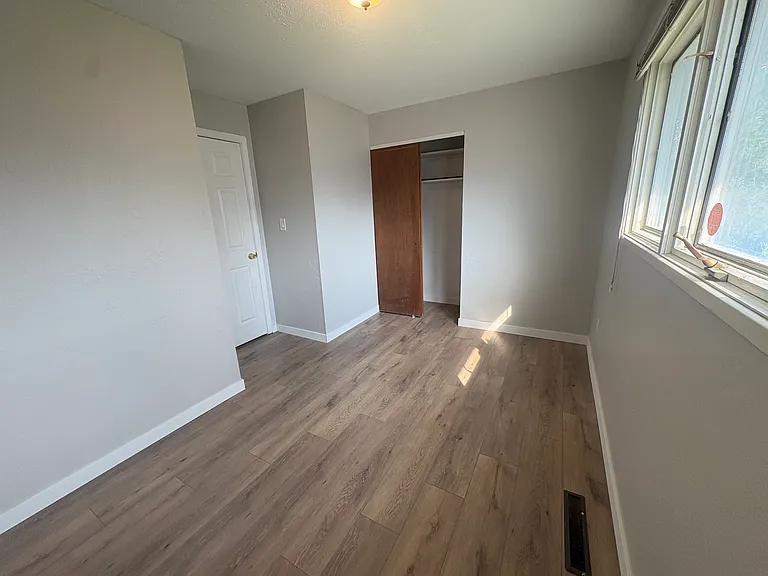 1415 Hollins Ave — Photo 5