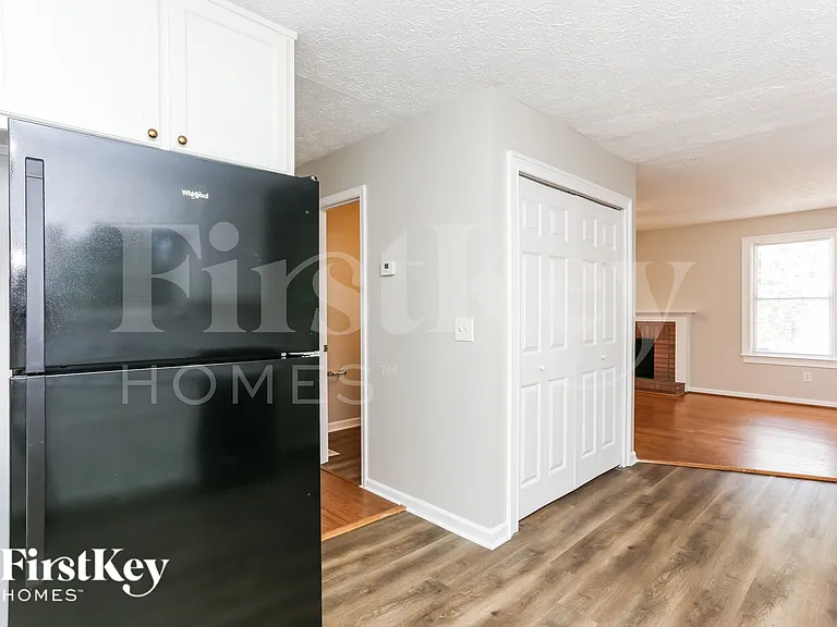 1270 Summit Point Ln — Photo 8