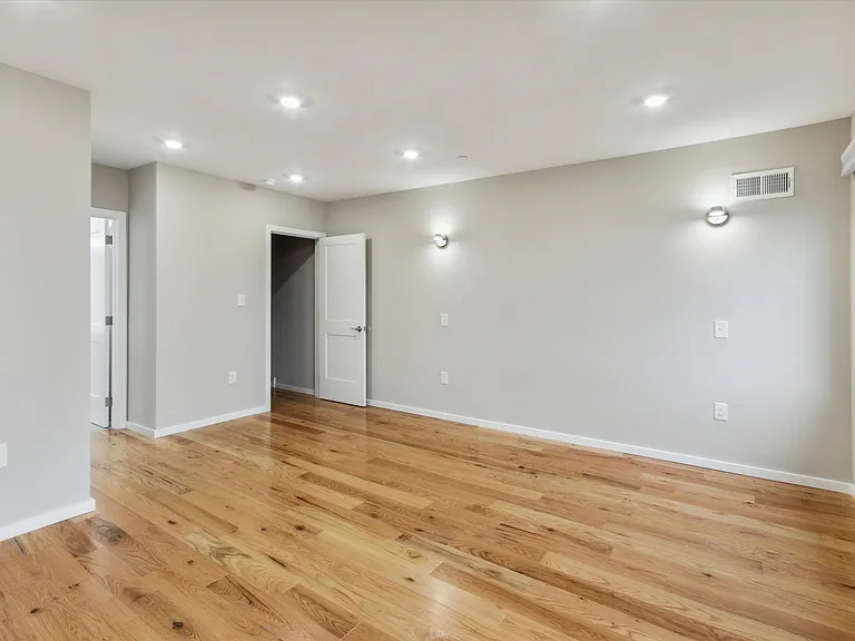 1515 W Stiles St #22 — Photo 12